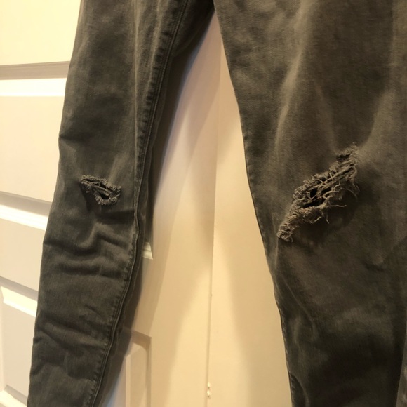 Hudson Ripped Cropped Gray Mid Rise Jeans - Picture 4 of 4